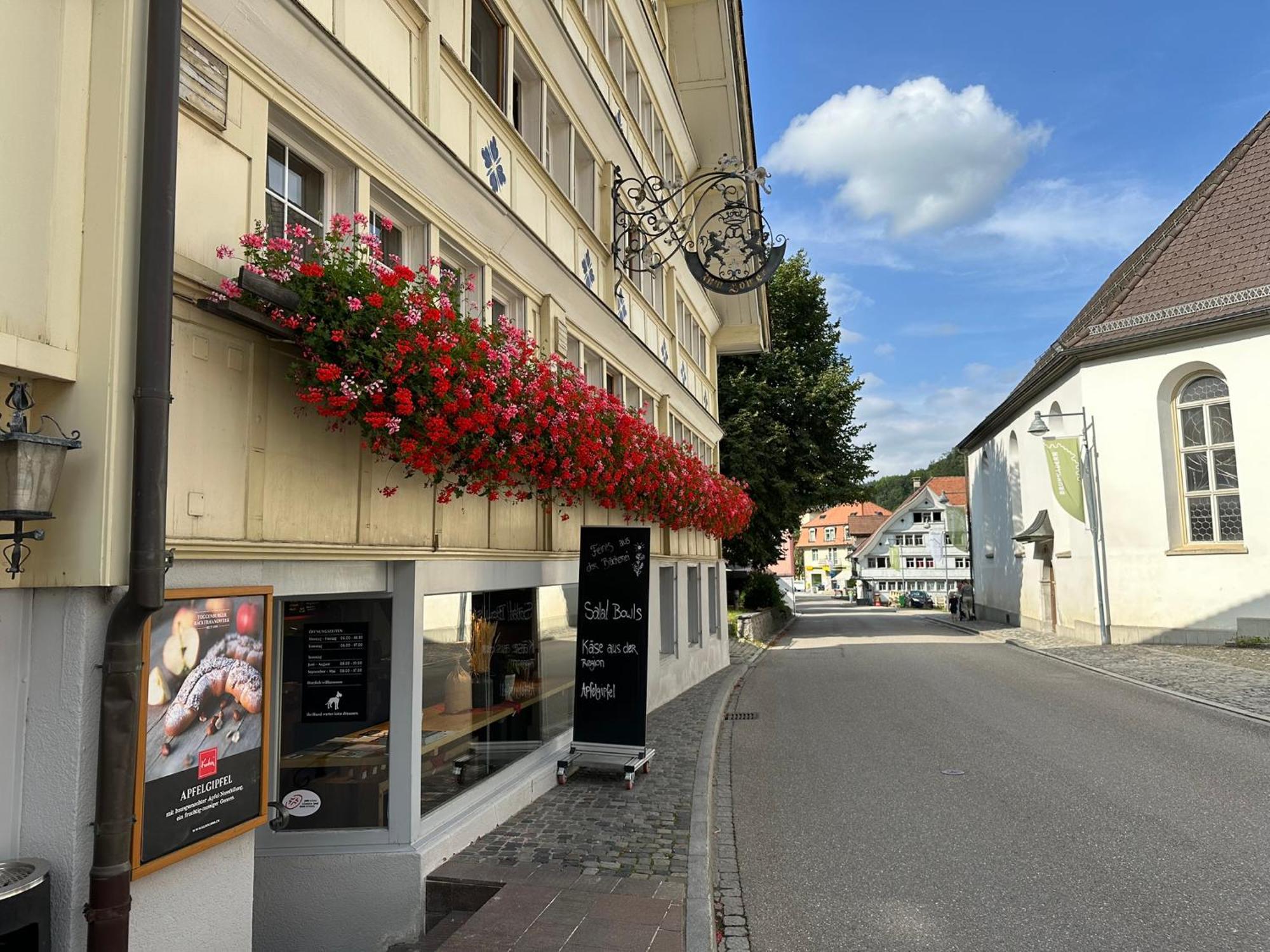 Homestay Gemuetliches Chalet-zimmer In Swiss Historic Holidays Rosalie