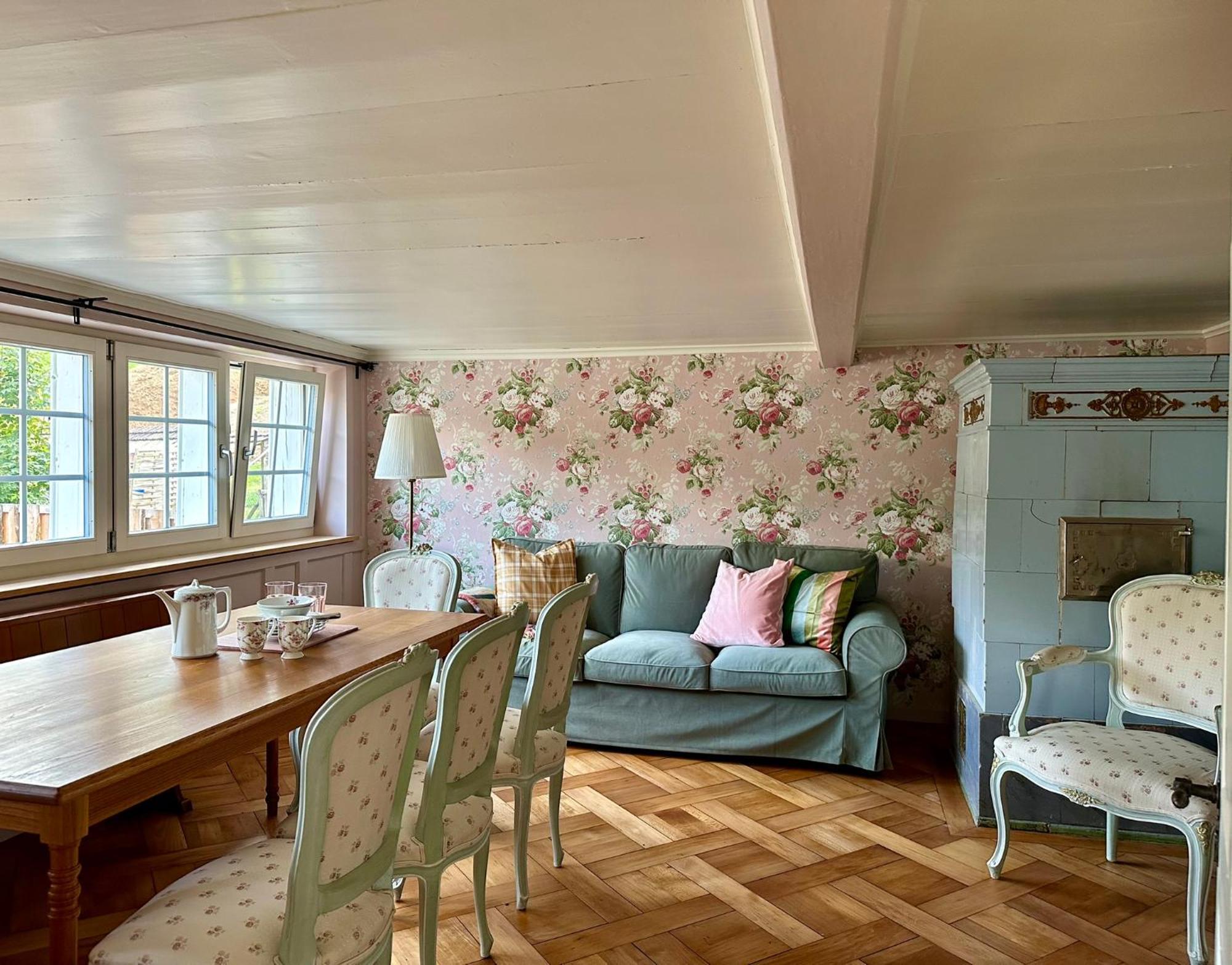 Gemuetliches Chalet-zimmer In Swiss Historic Holidays Rosalie *