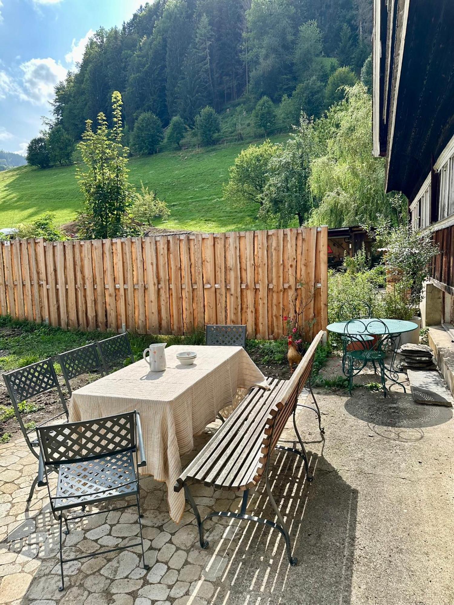 Gemuetliches Chalet-zimmer In Swiss Historic Holidays Rosalie Homestay *