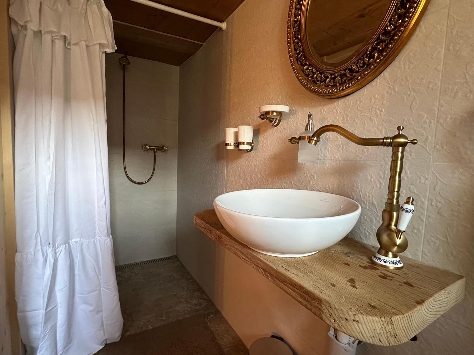 Homestay Gemuetliches Chalet-zimmer In Swiss Historic Holidays Rosalie