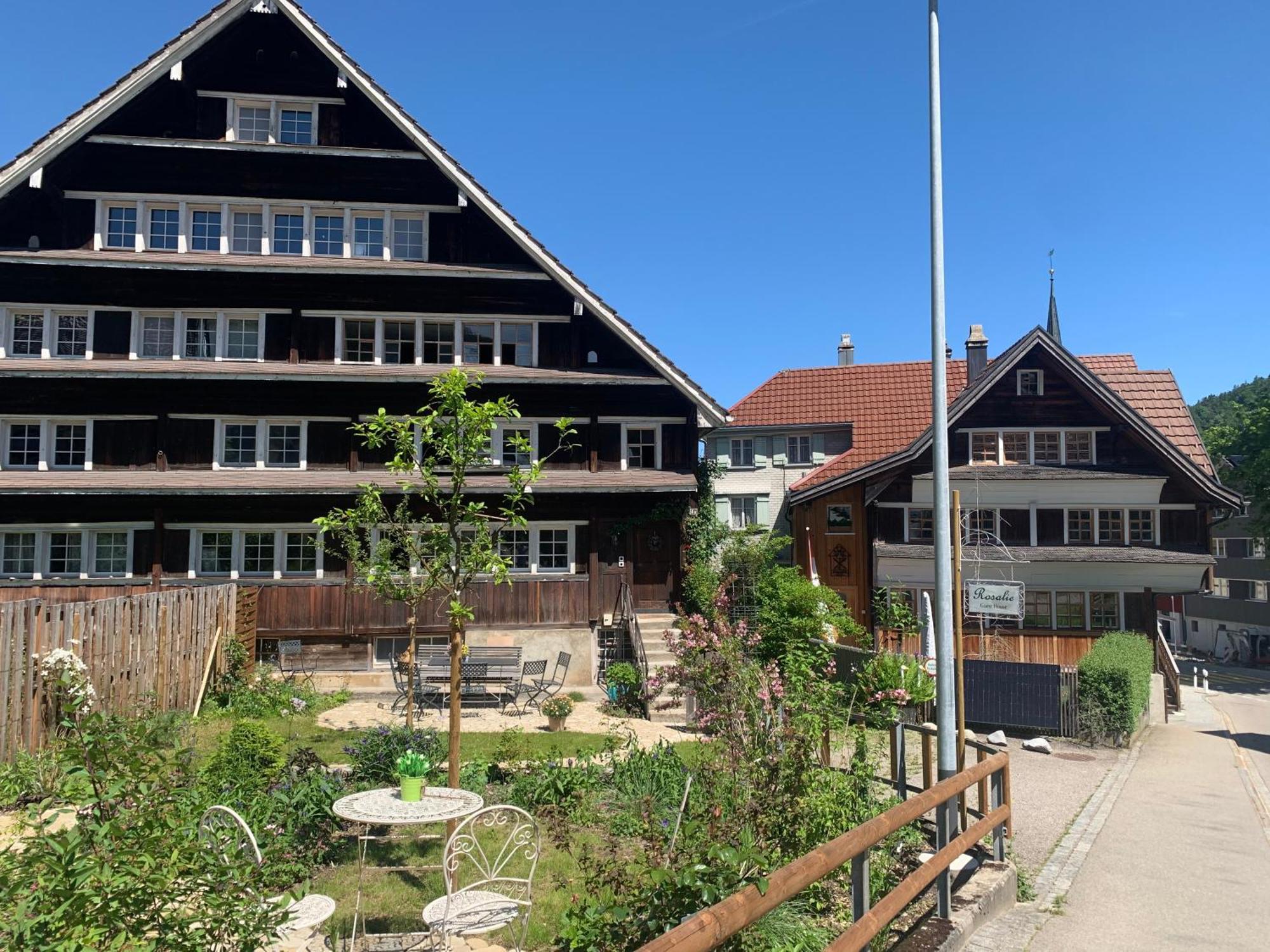 Gemuetliches Chalet-zimmer In Swiss Historic Holidays Rosalie *