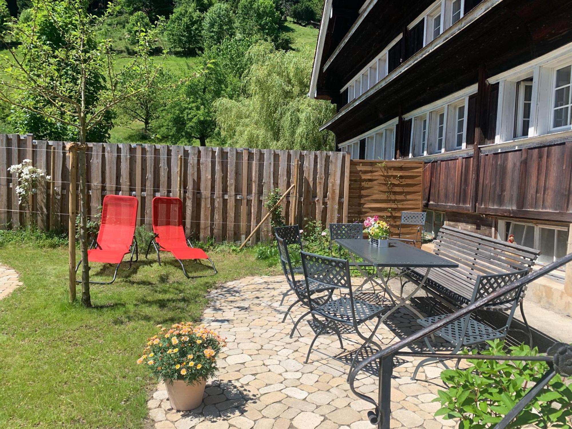 Gemuetliches Chalet-zimmer In Swiss Historic Holidays Rosalie Homestay *