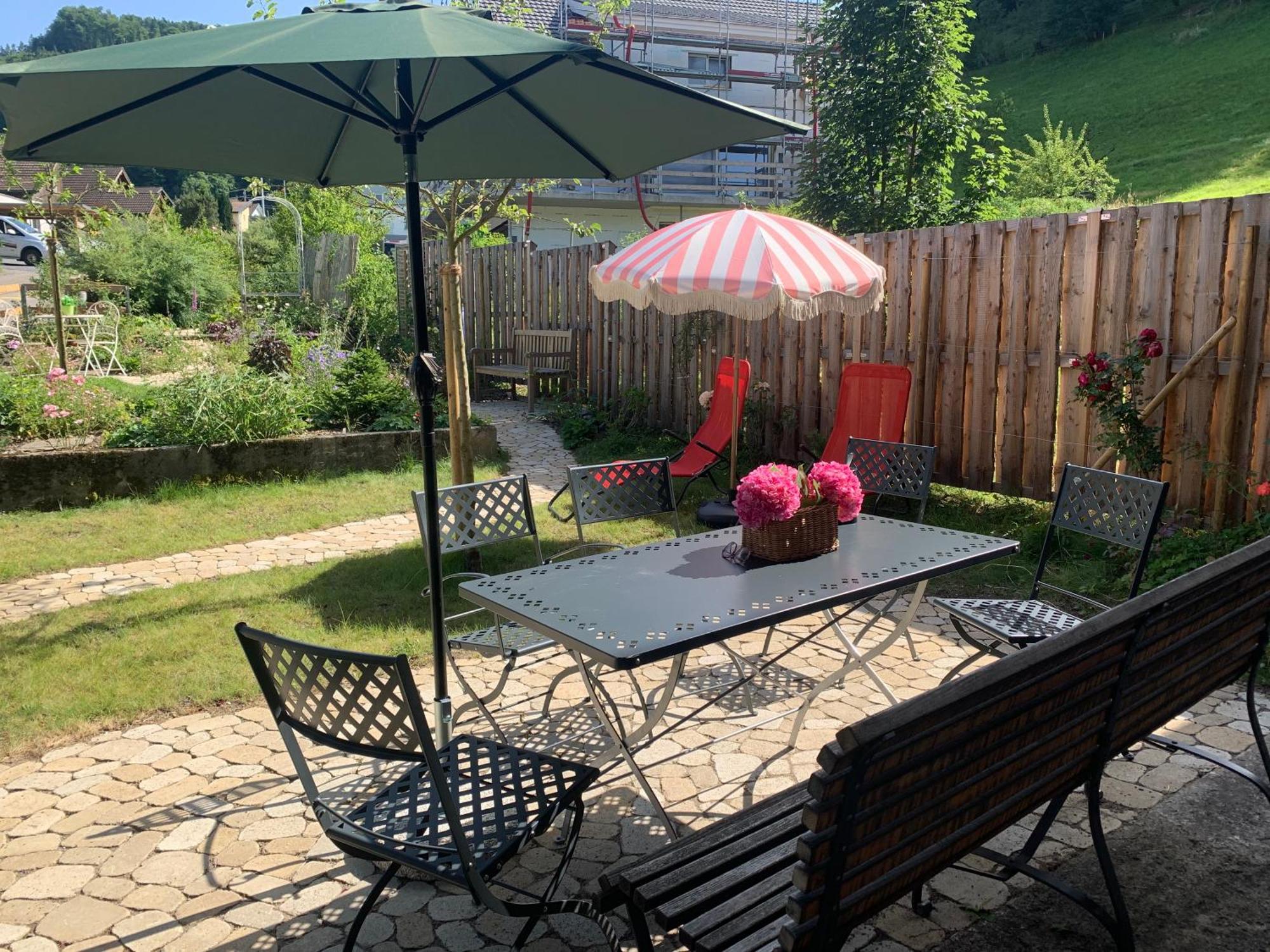 Gemuetliches Chalet-zimmer In Swiss Historic Holidays Rosalie Homestay *